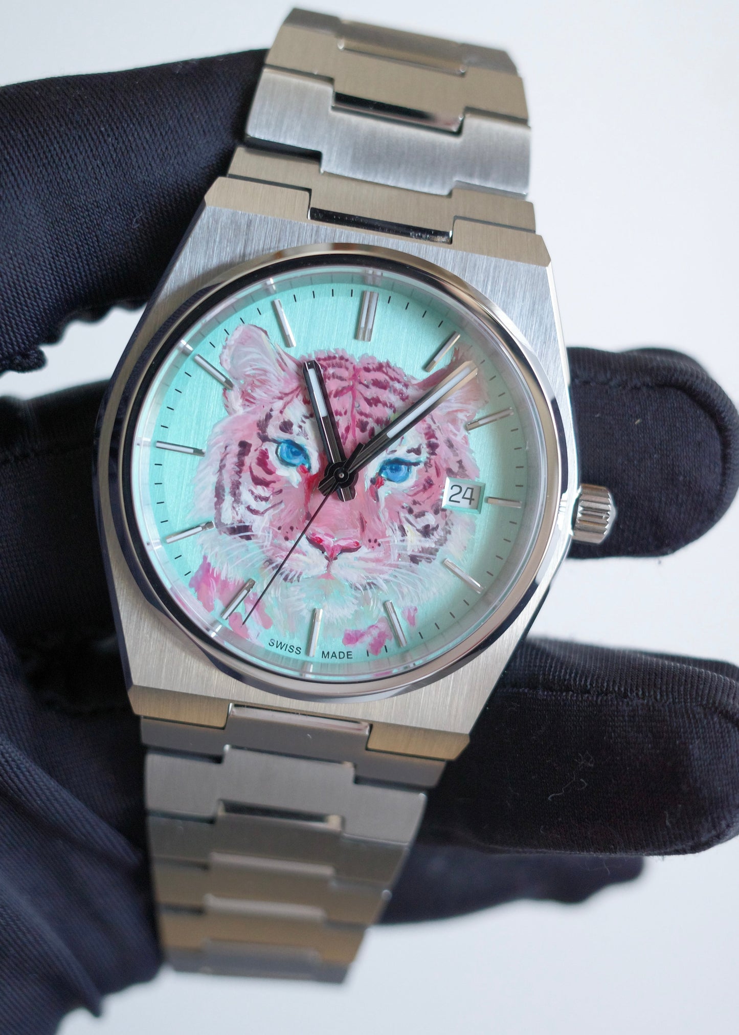 Wild Elegance Tiger Dial – Hand-Painted Edition
