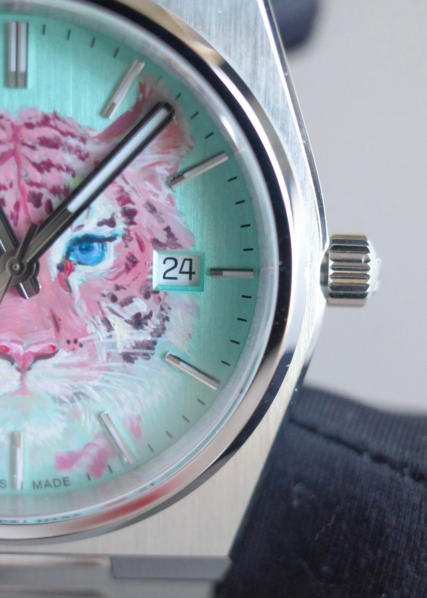 Wild Elegance Tiger Dial – Hand-Painted Edition