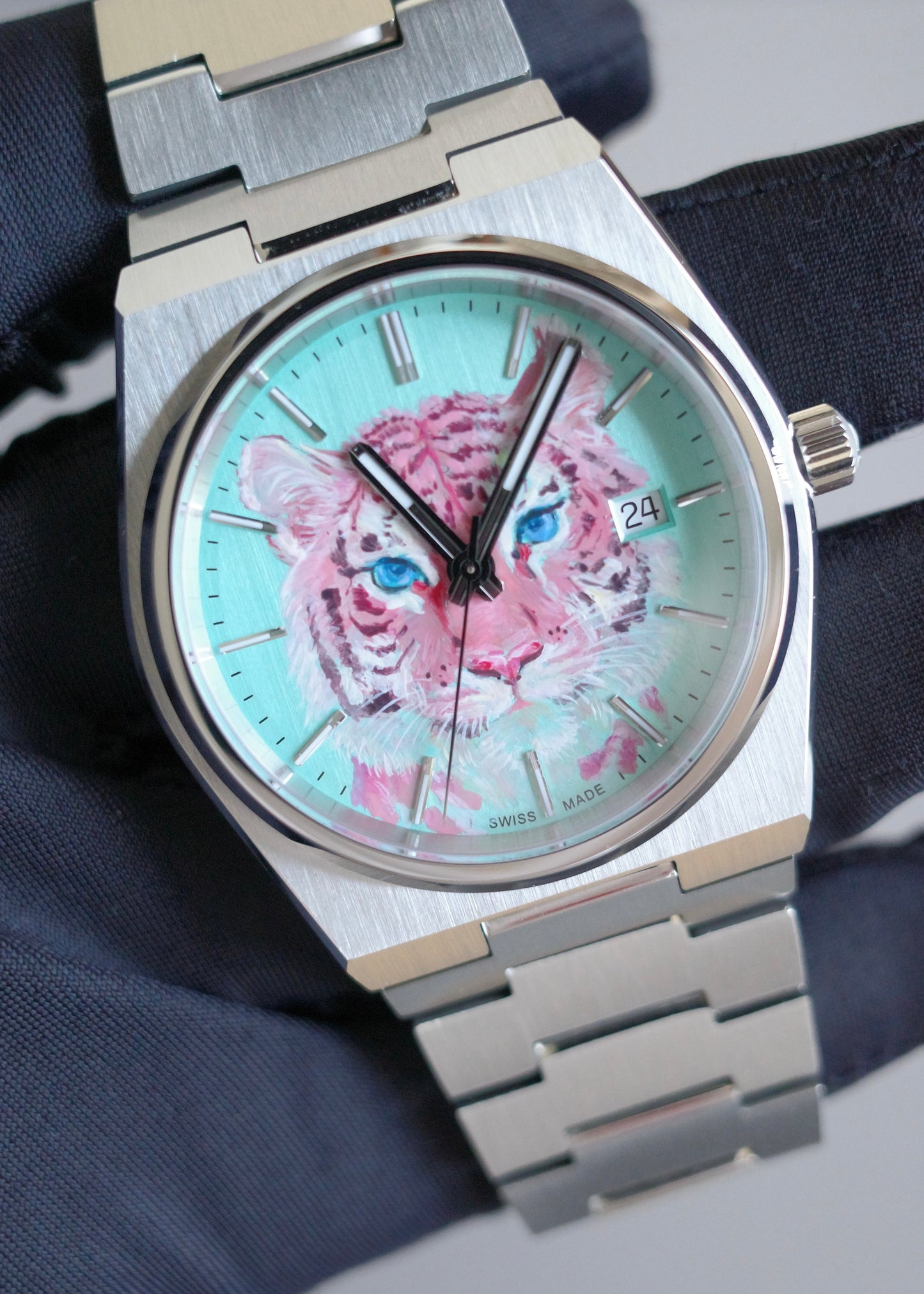 Wild Elegance Tiger Dial – Hand-Painted Edition